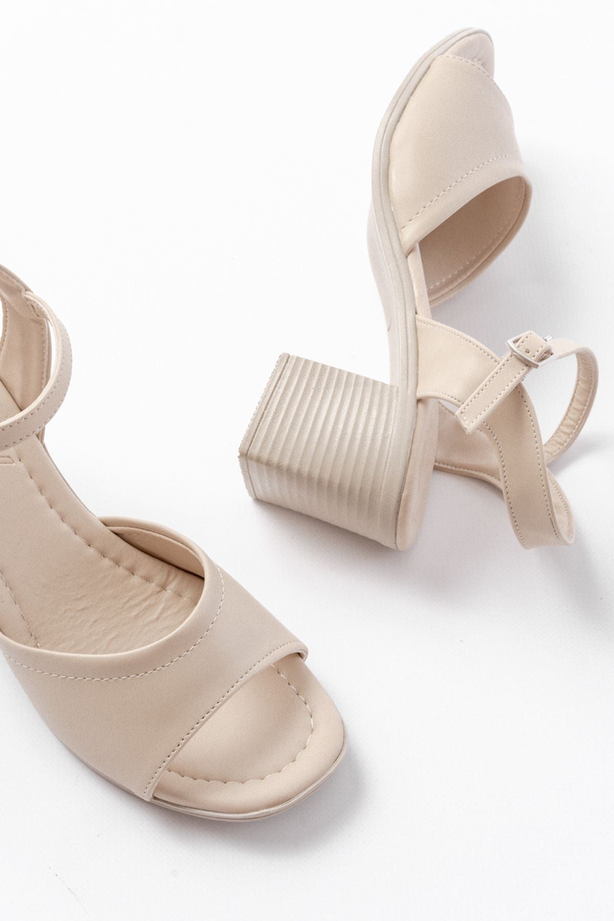 Ayakkabı Aşkı Bej Günlük Topuklu Kadın Sandalet