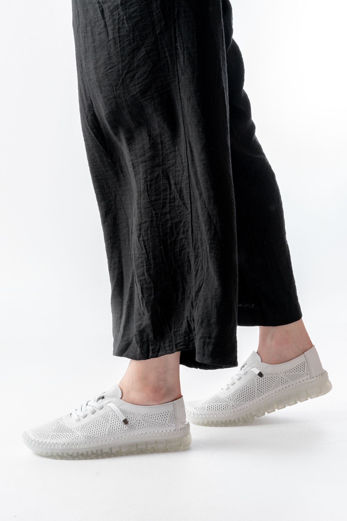 S-365  Beyaz Desenli Hakiki Deri Şeffaf Taban Kadın Spor Ayakkabı - Beyaz