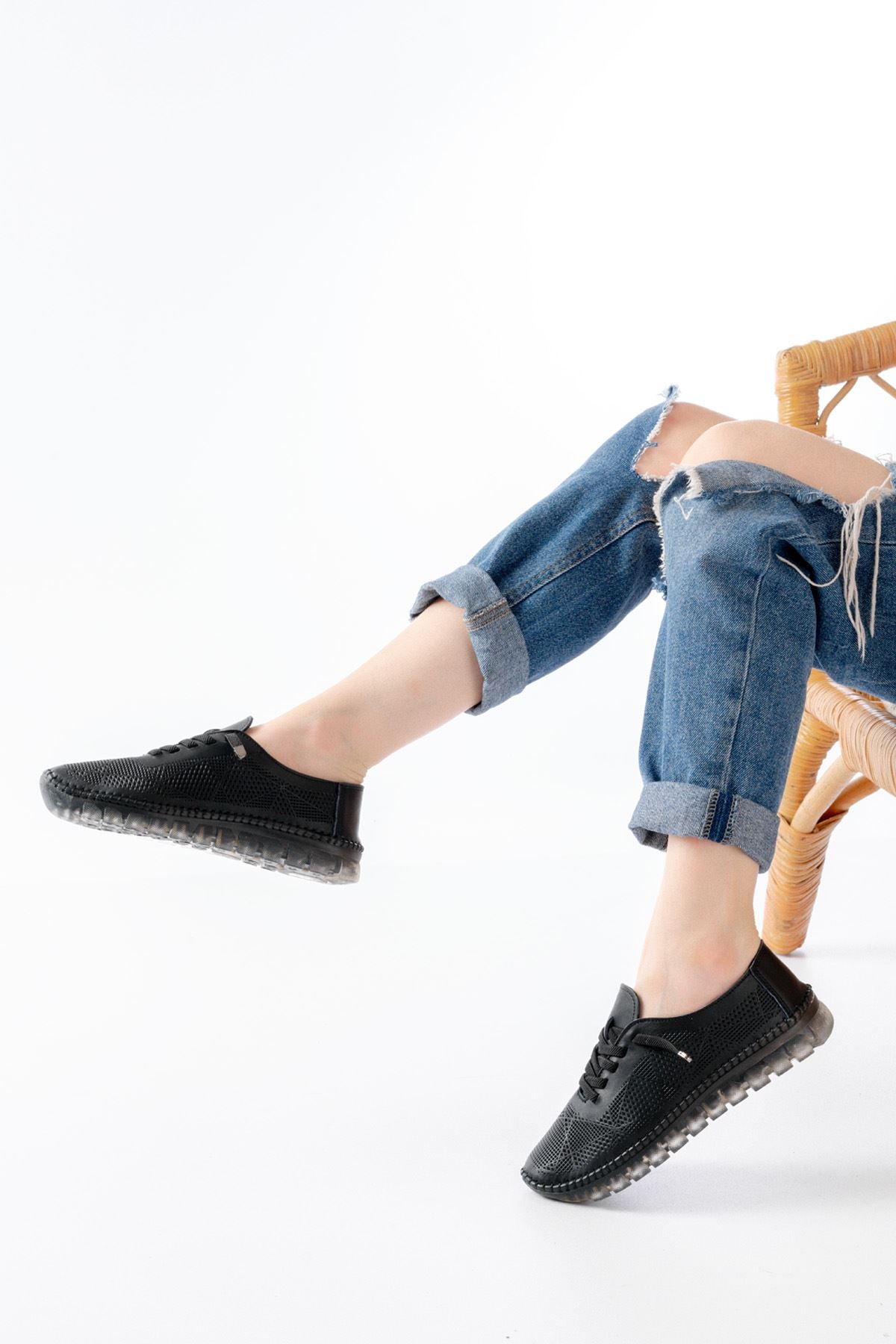 S-365  Siyah Desenli Hakiki Deri Şeffaf Taban Kadın Spor Ayakkabı - Siyah