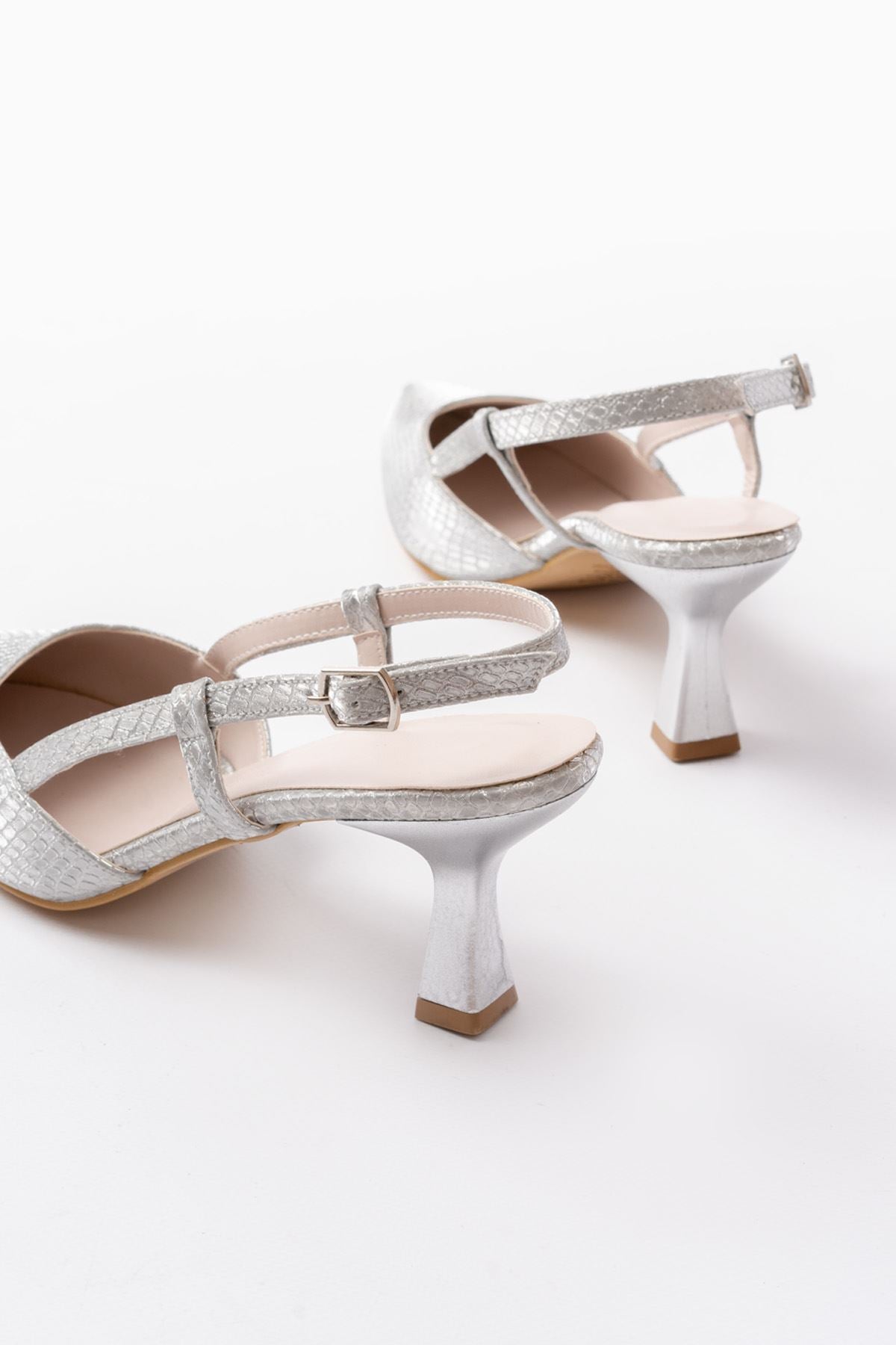 Ayakkabı Aşkı 725 Gümüş Pul Desenli Sivri Burunlu Topuklu Kadın Ayakkabı