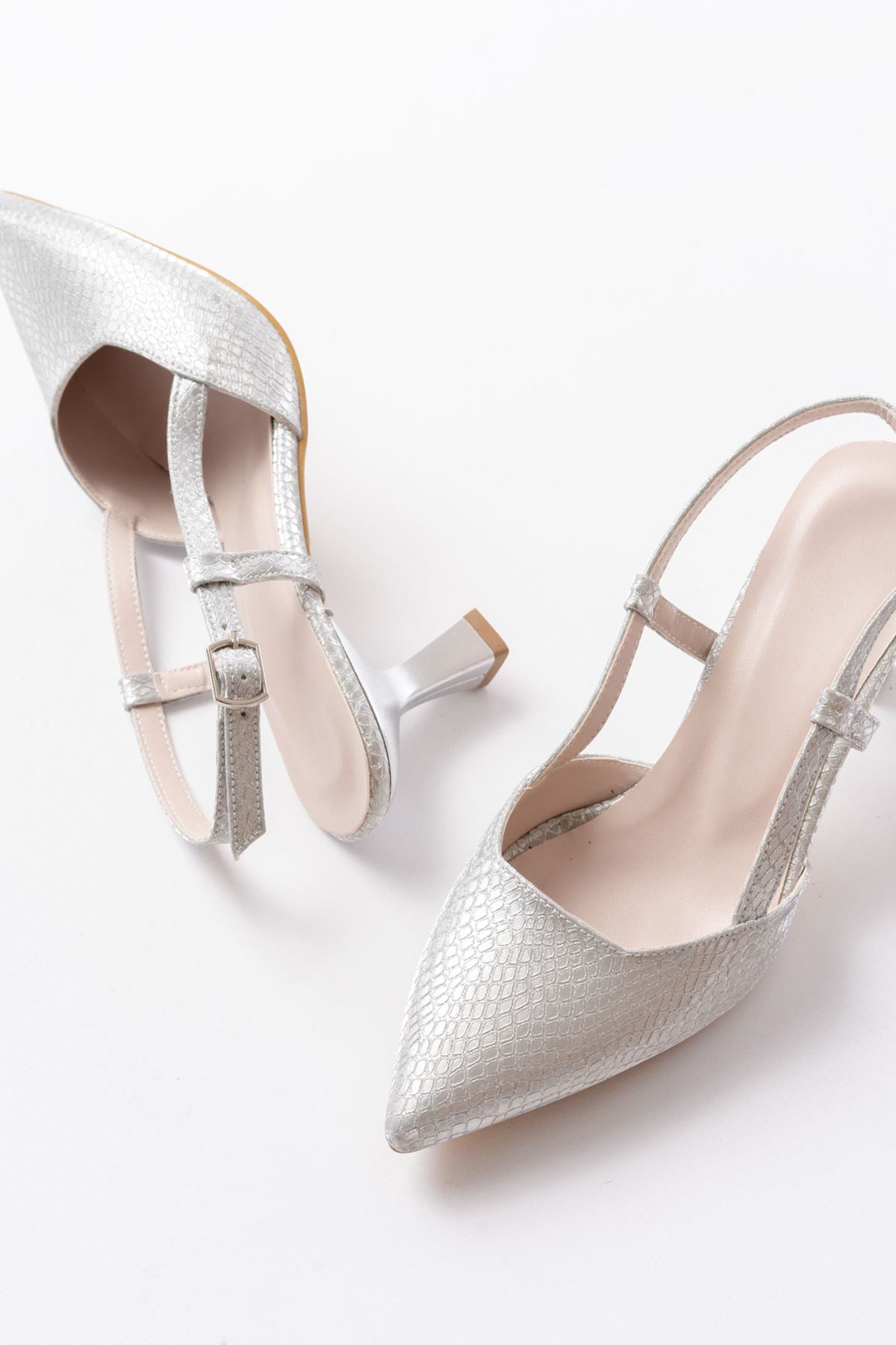 Ayakkabı Aşkı 725 Gümüş Pul Desenli Sivri Burunlu Topuklu Kadın Ayakkabı