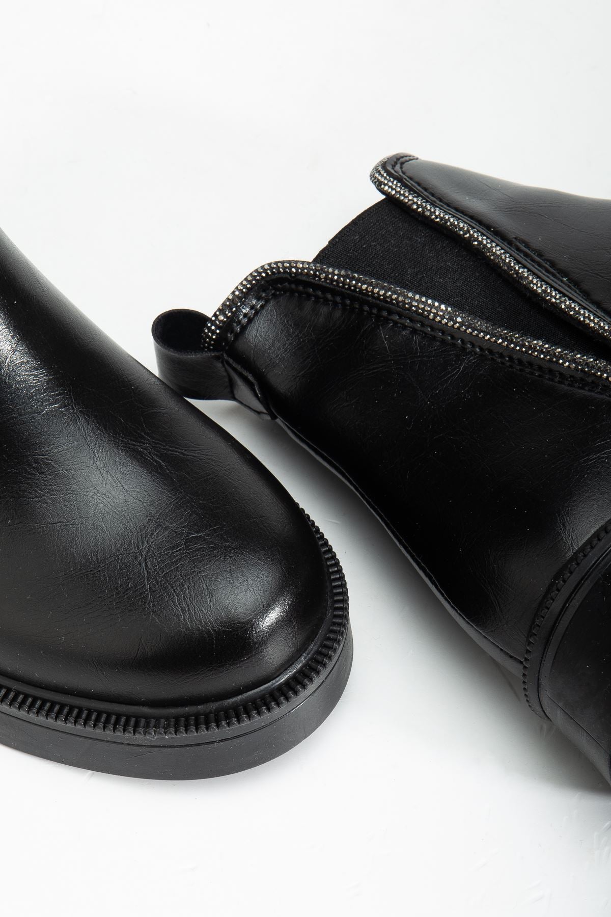 Ayakkabı Aşkı Siyah Kırışık Rugan Taş Aksesuarlı Lastikli Günlük Kadın Bot