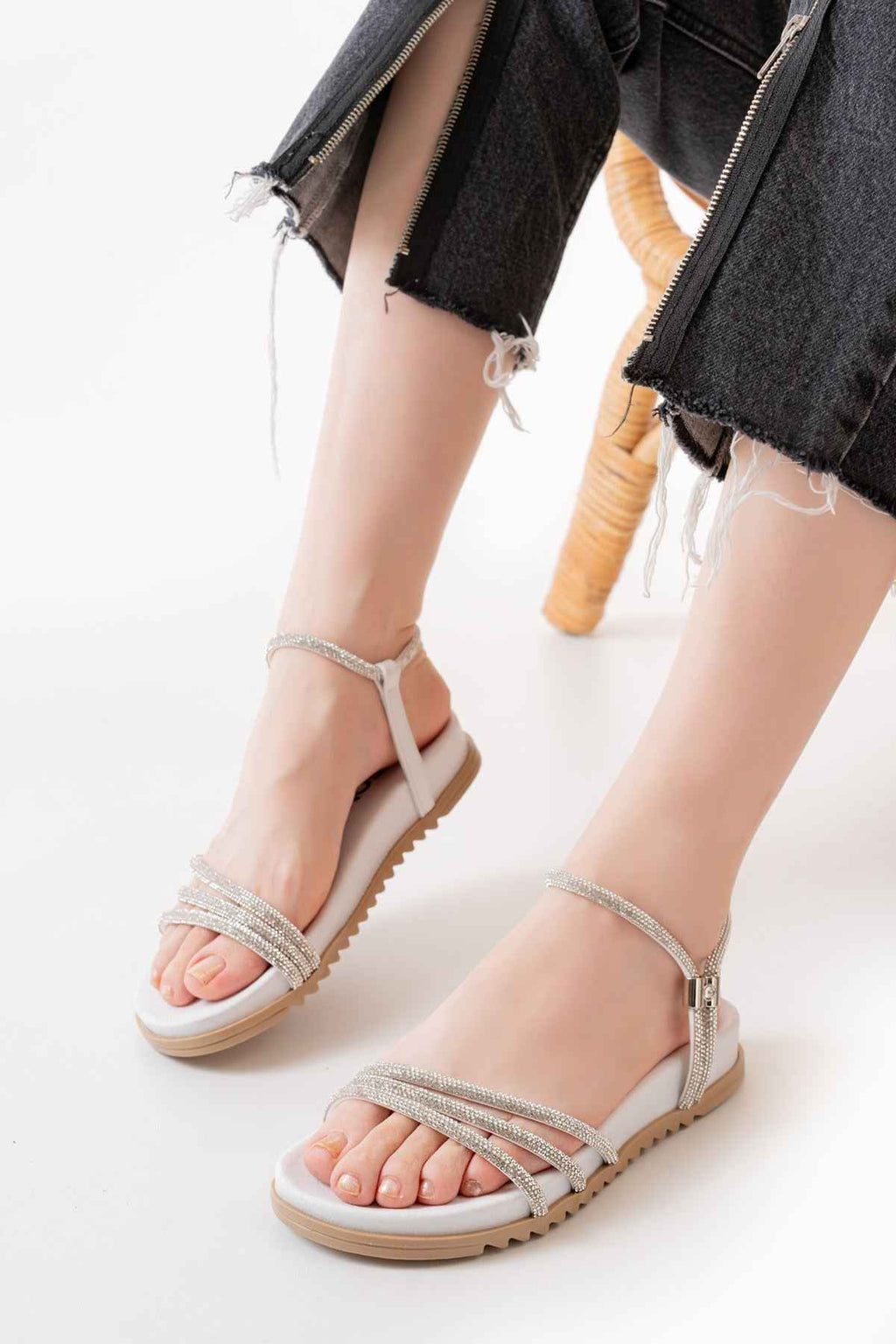 Ayakkabı Aşkı 1001-1100 Beyaz Gümüş Taşlı Günlük Kadın Sandalet