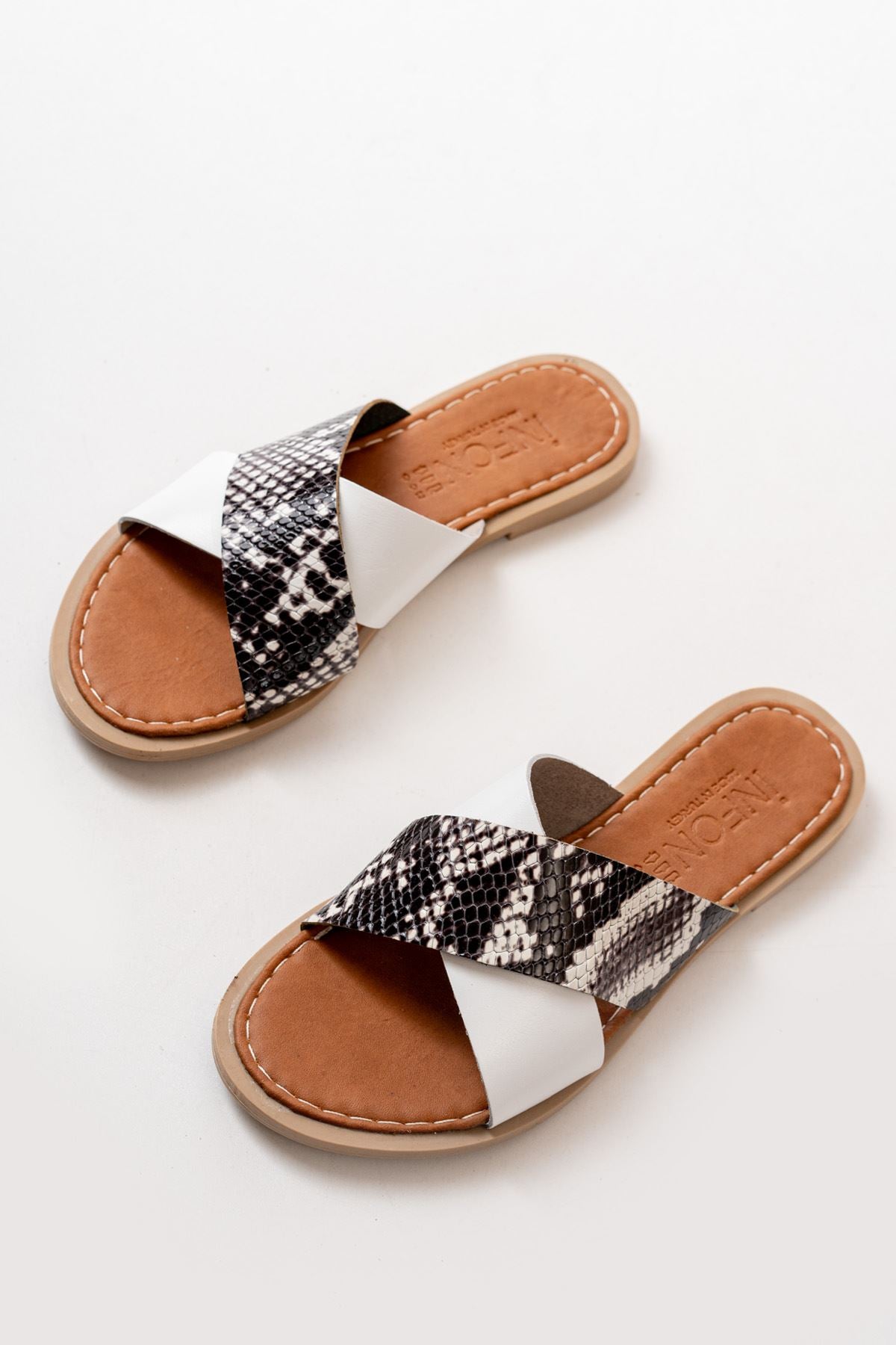 Ayakkabı Aşkı Beyaz Ortopedik Hakiki Deri Çapraz Bantlı Kadın Terlik - Ayakkabı Aşkı