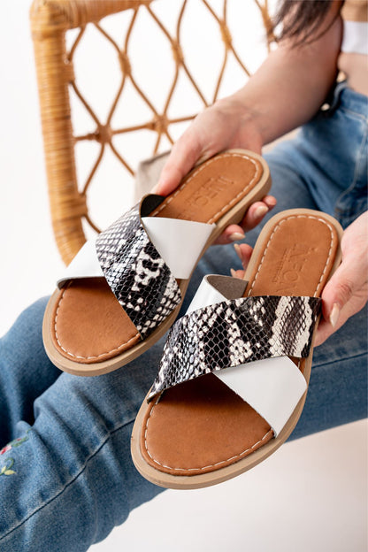 Ayakkabı Aşkı Beyaz Ortopedik Hakiki Deri Çapraz Bantlı Kadın Terlik