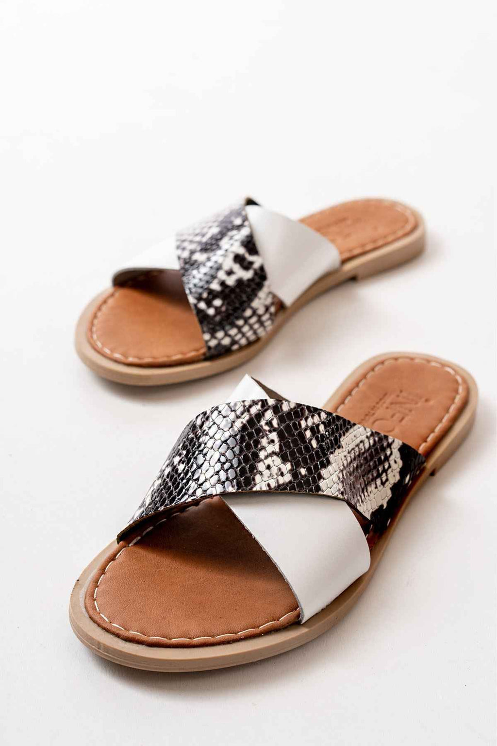 Ayakkabı Aşkı 169-076 Beyaz Ortopedik Hakiki Deri Çapraz Bantlı Kadın Terlik