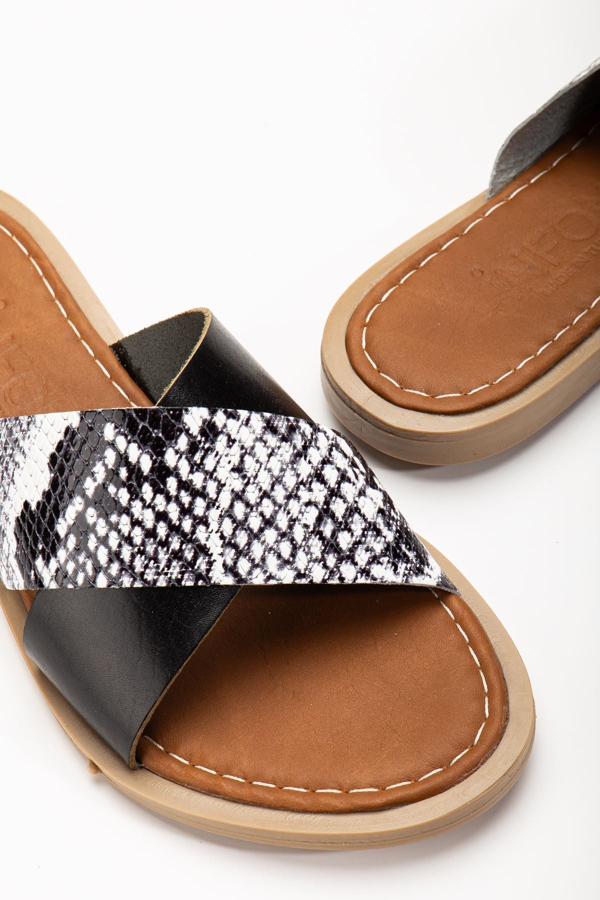 Ayakkabı Aşkı Siyah Ortopedik Hakiki Deri Çapraz Bantlı Kadın Terlik