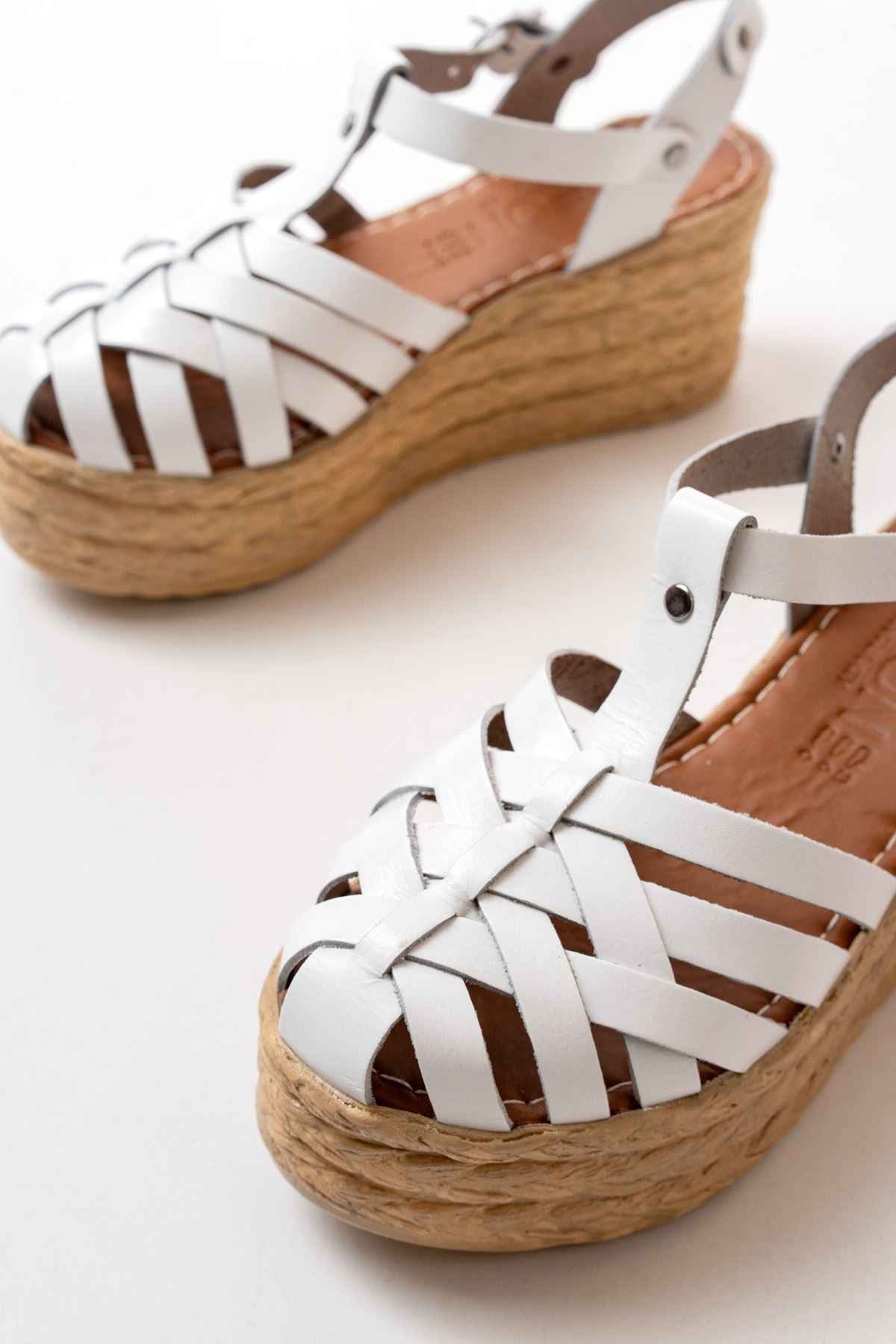 Ayakkabı Aşkı 684-02 Beyaz Ortopedik Hakiki Deri Dolgu Kadın Sandalet