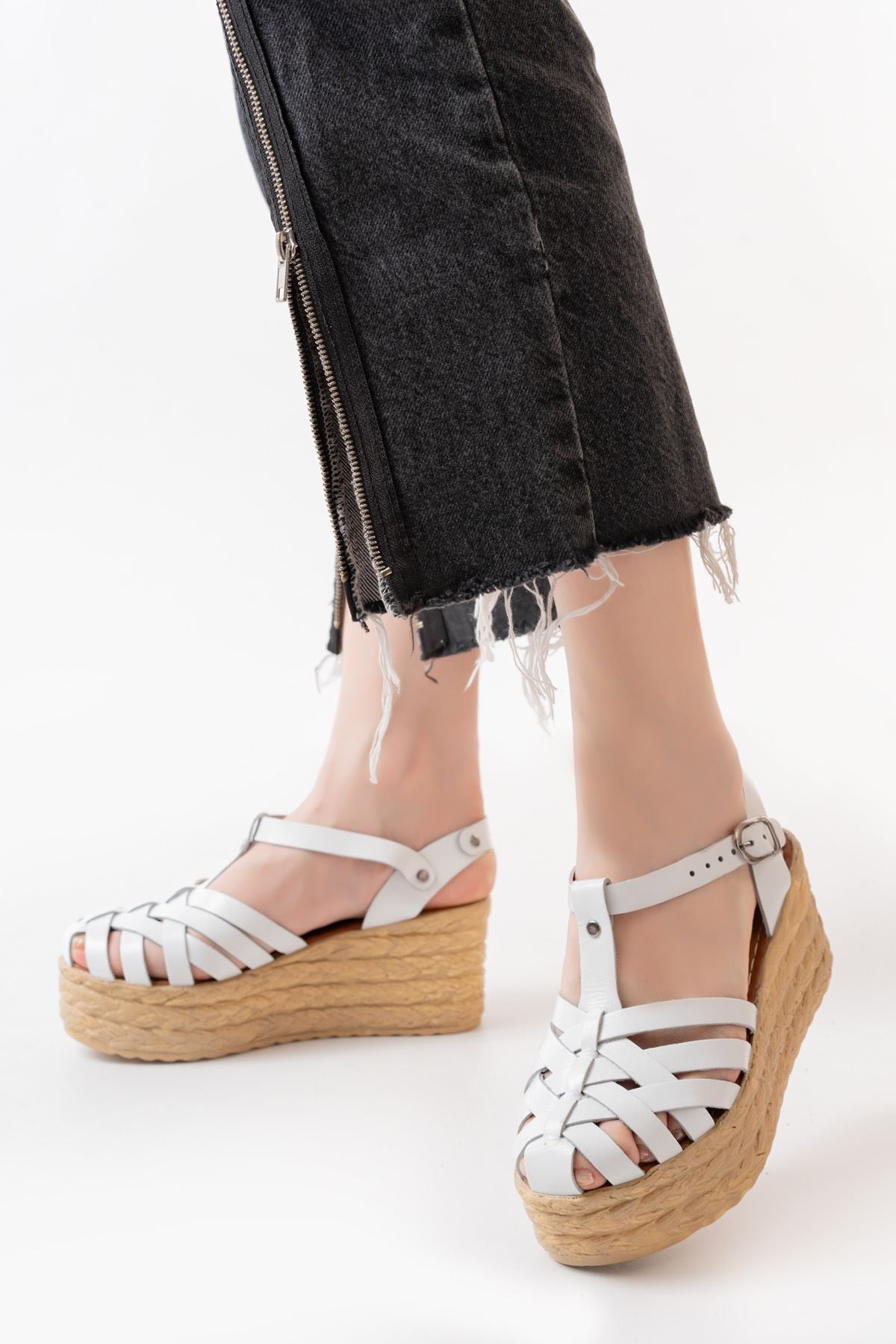 Ayakkabı Aşkı Beyaz Ortopedik Hakiki Deri Dolgu Kadın Sandalet - Ayakkabı Aşkı