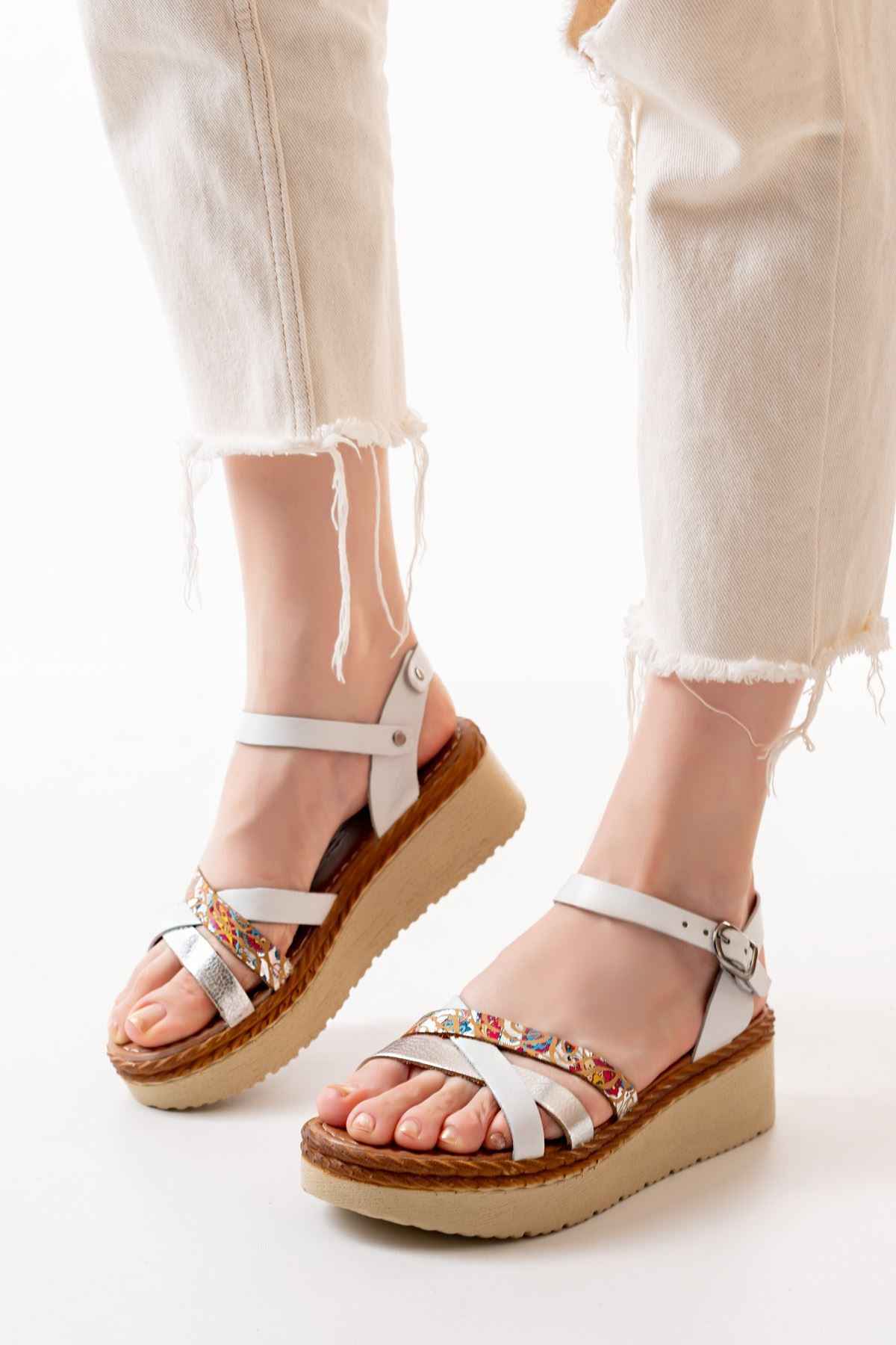 Ayakkabı Aşkı 730-015 Beyaz Garni Ortopedik Hakiki Deri Dolgu Kadın Sandalet