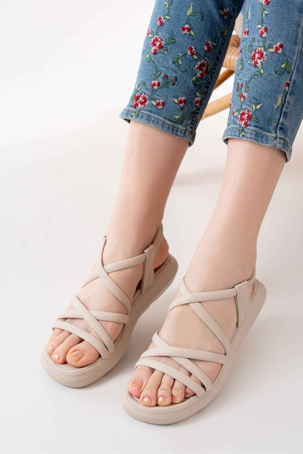 Ayakkabı Aşkı 841-841 Bej Lastikli Kadın Günlük Sandalet