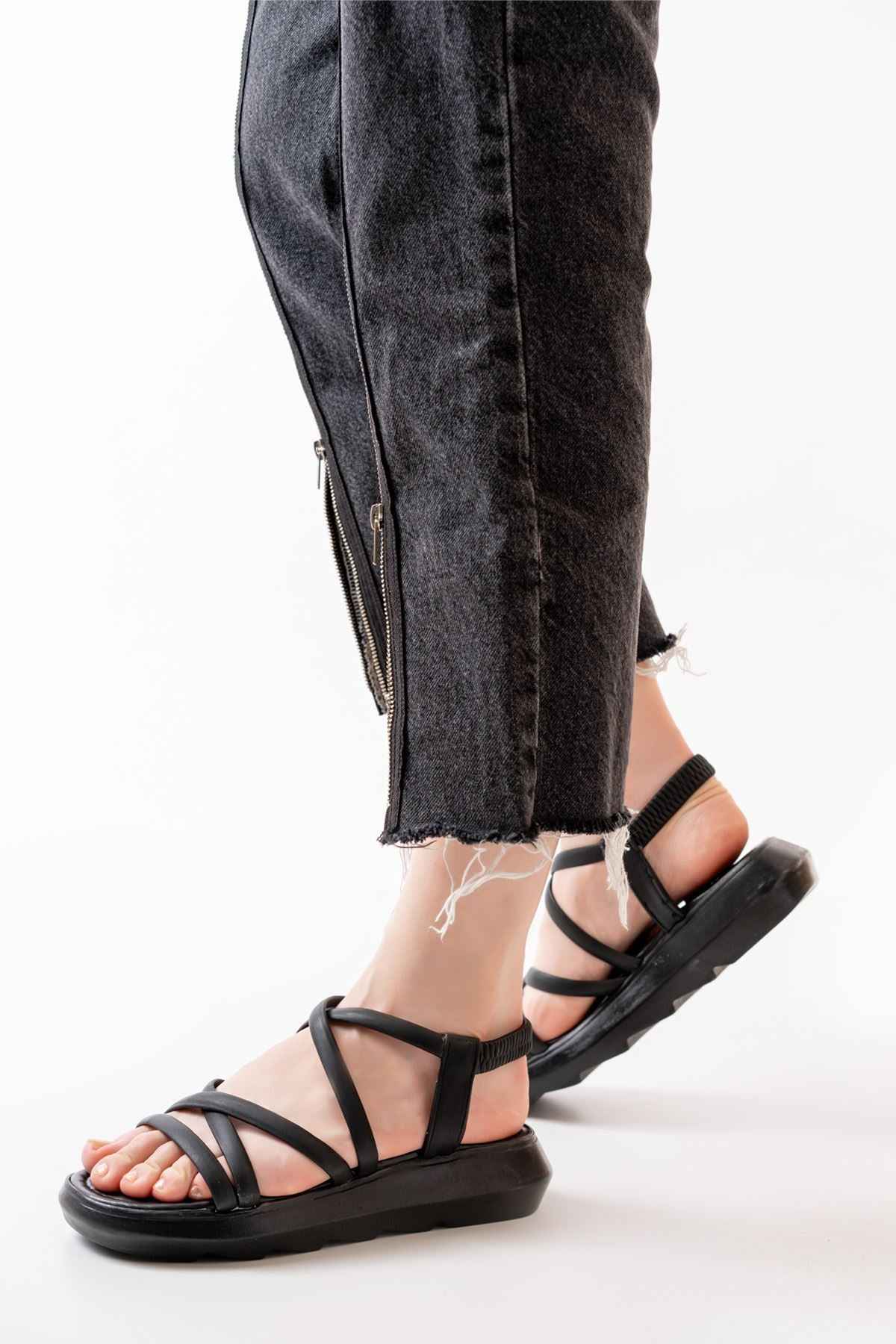 Ayakkabı Aşkı 841-841 Siyah Lastikli Günlük Kadın Sandalet