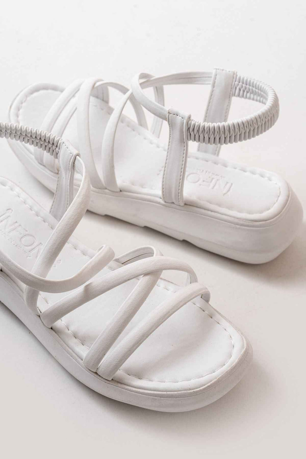 Ayakkabı Aşkı 841-841 Beyaz Lastikli Günlük Kadın Sandalet