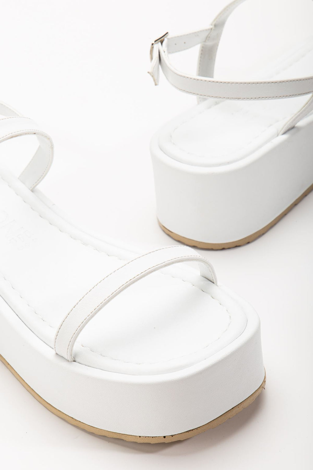 Ayakkabı Aşkı Beyaz Dolgu Topuk Kadın Sandalet - Ayakkabı Aşkı