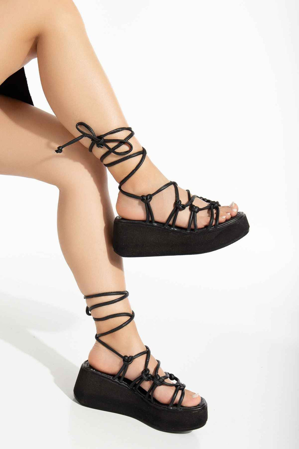 Ayakkabı Aşkı 1023 Siyah Dolgu Topuk Kadın Sandalet