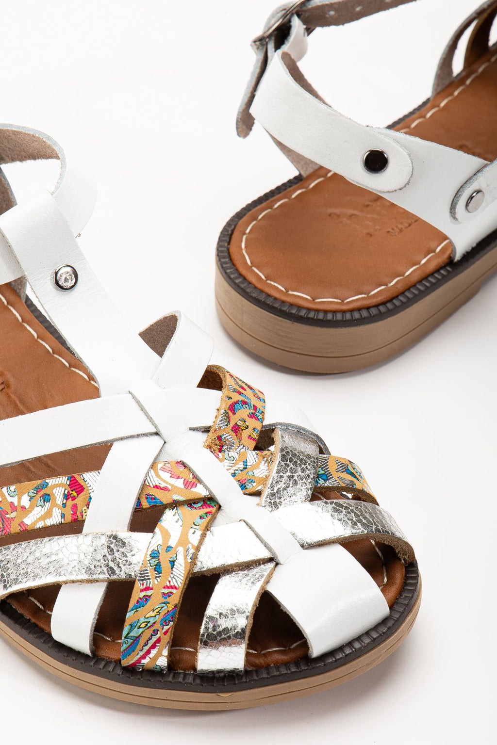 Ayakkabı Aşkı Beyaz Garni Ortopedik Hakiki Deri Kadın Sandalet - Ayakkabı Aşkı