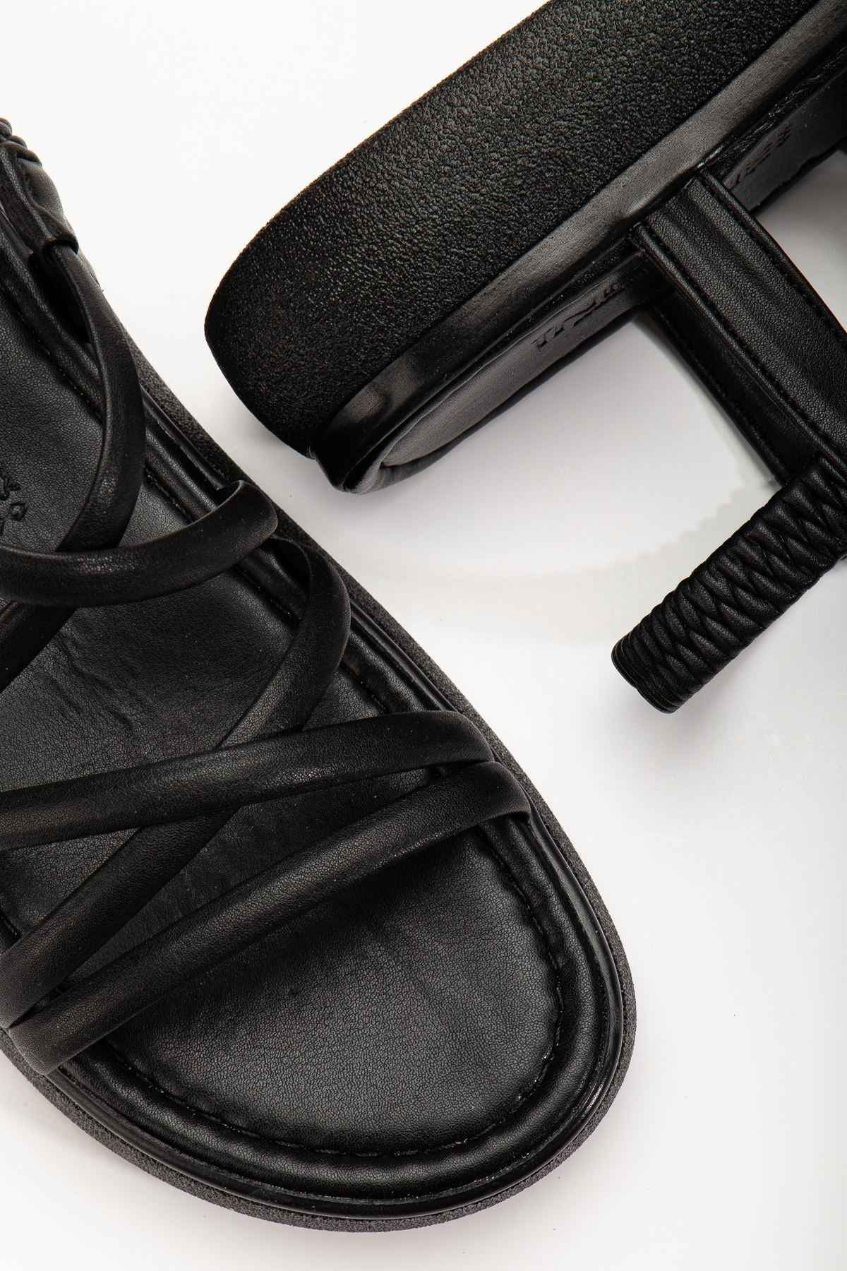 Ayakkabı Aşkı 24413-841 Siyah Dolgu Topuk Kadın Sandalet