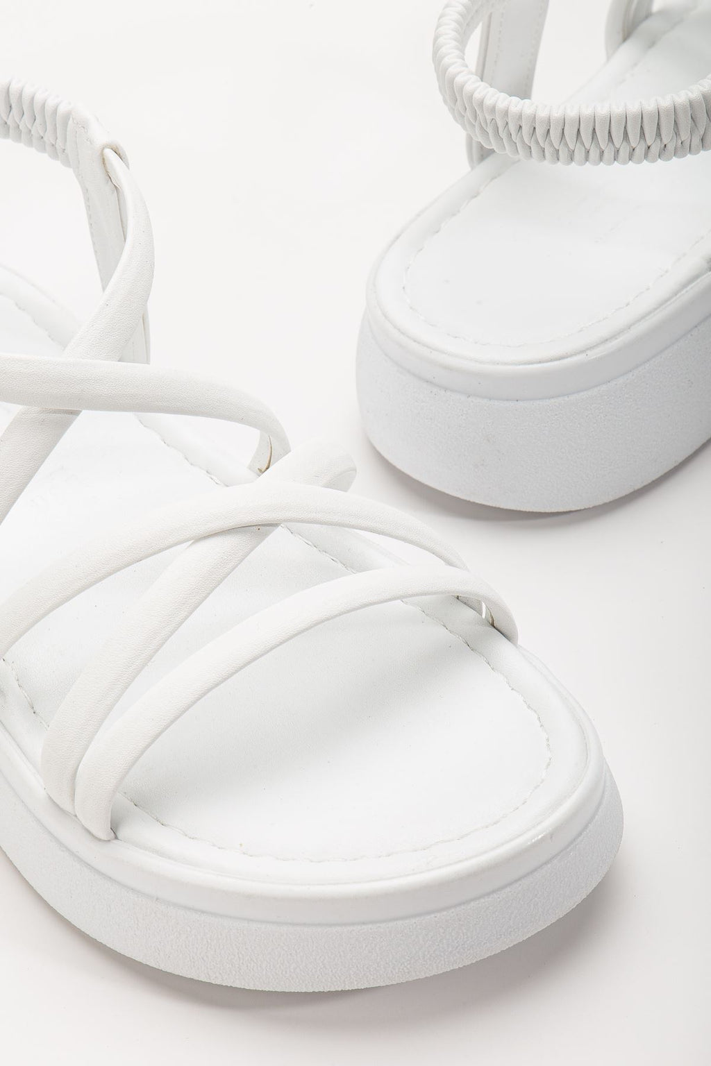 Ayakkabı Aşkı Beyaz Dolgu Topuk Kadın Sandalet - Ayakkabı Aşkı