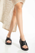 Ayakkabı Aşkı 24422-1164 Siyah Dolgu Topuk Kadın Sandalet