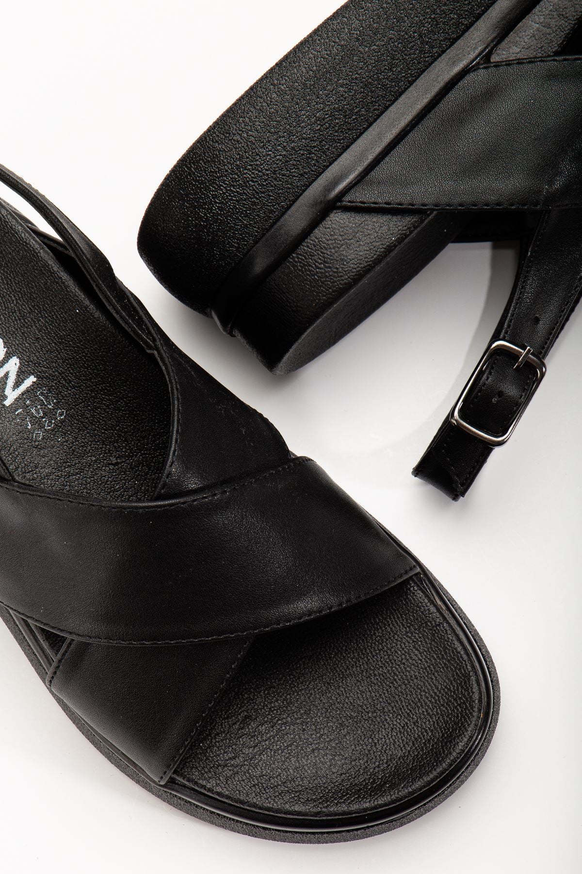 Ayakkabı Aşkı Siyah Dolgu Topuk Kadın Sandalet