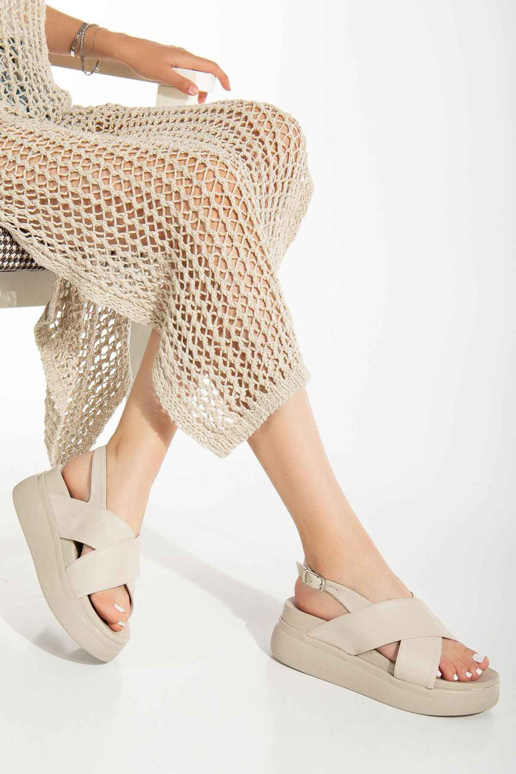 Ayakkabı Aşkı 24422-1164 Bej Dolgu Topuk Kadın Sandalet