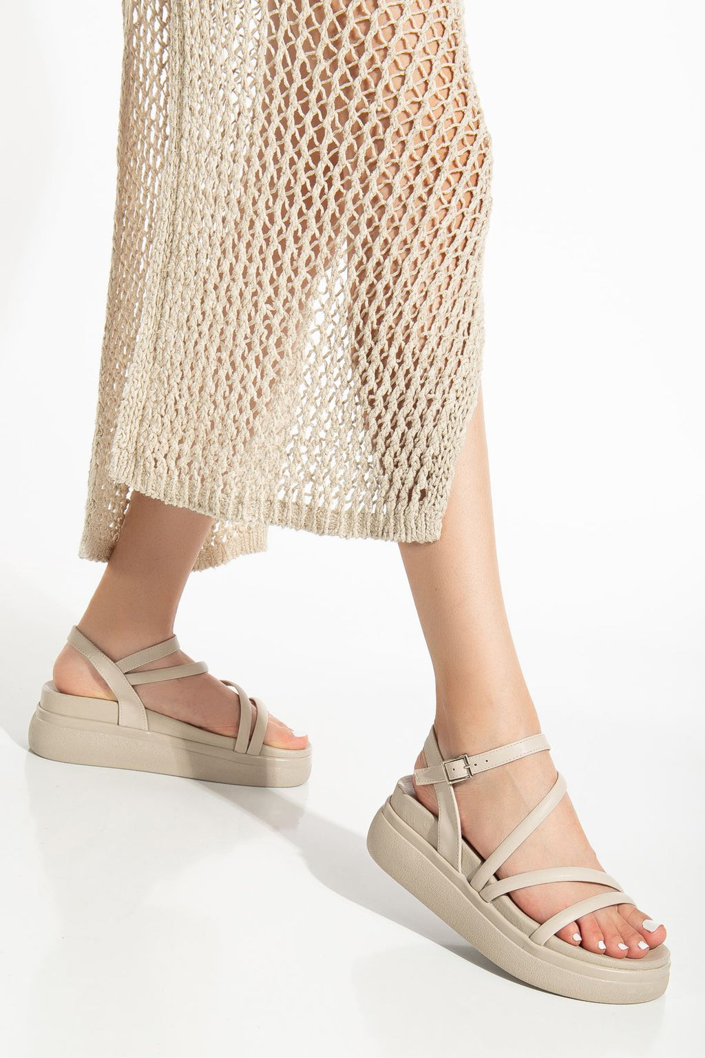 Ayakkabı Aşkı Bej Dolgu Topuk Kadın Sandalet - Ayakkabı Aşkı