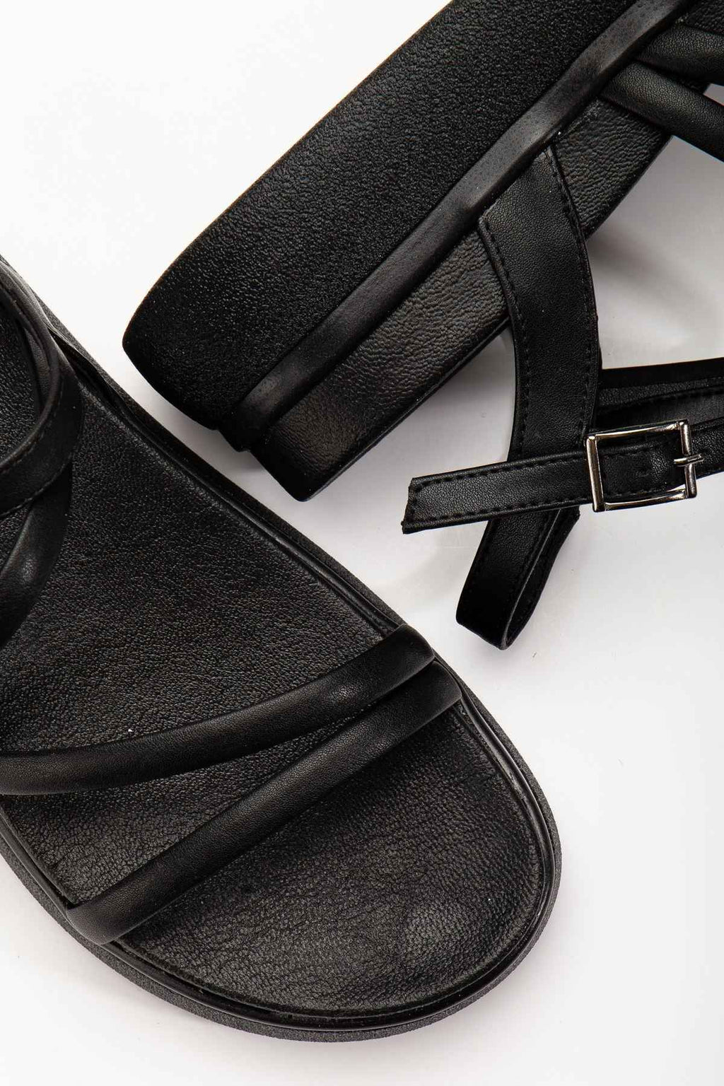 Ayakkabı Aşkı 24422-844 Siyah Dolgu Topuk Kadın Sandalet