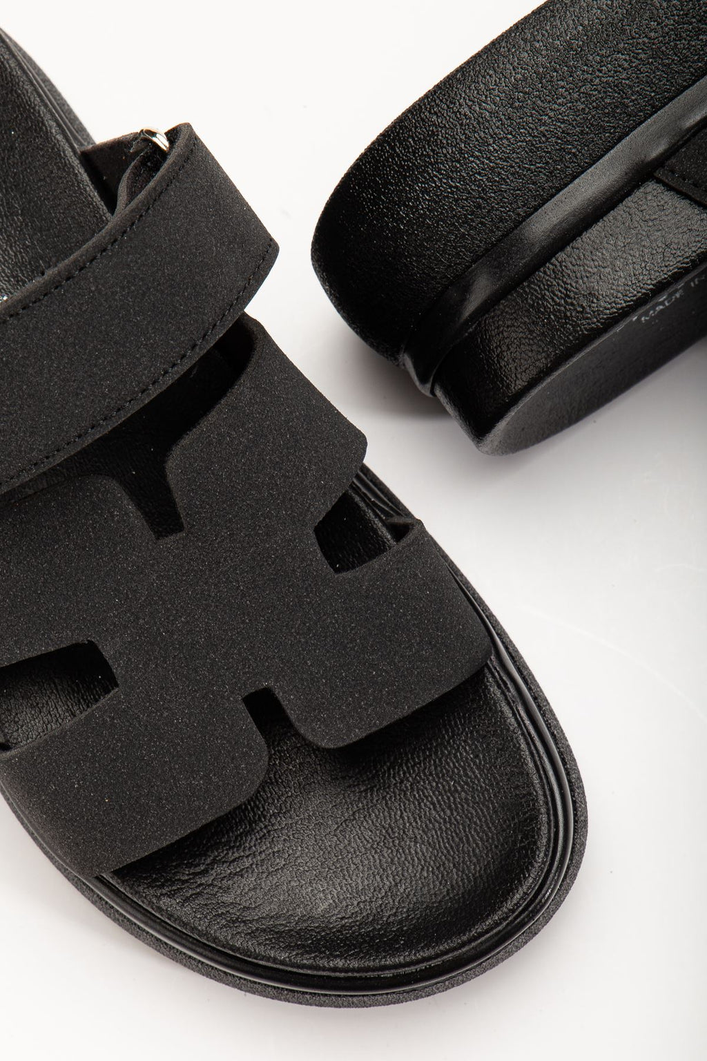 Ayakkabı Aşkı Siyah Dolgu Topuk Kadın Sandalet