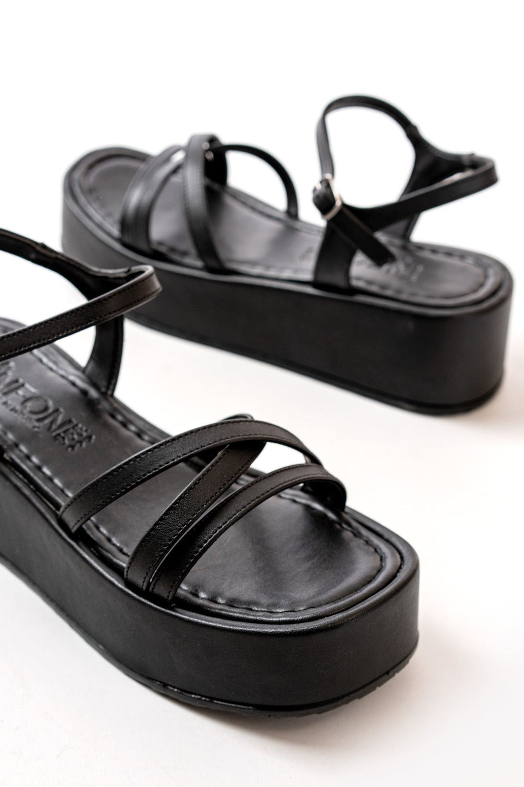 Ayakkabı Aşkı Siyah Dolgu Kadın Sandalet