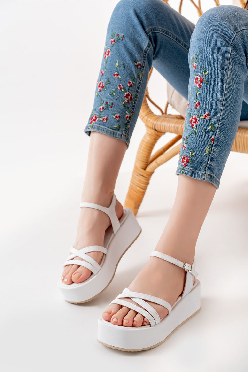 Ayakkabı Aşkı Beyaz Dolgu Kadın Sandalet - Ayakkabı Aşkı