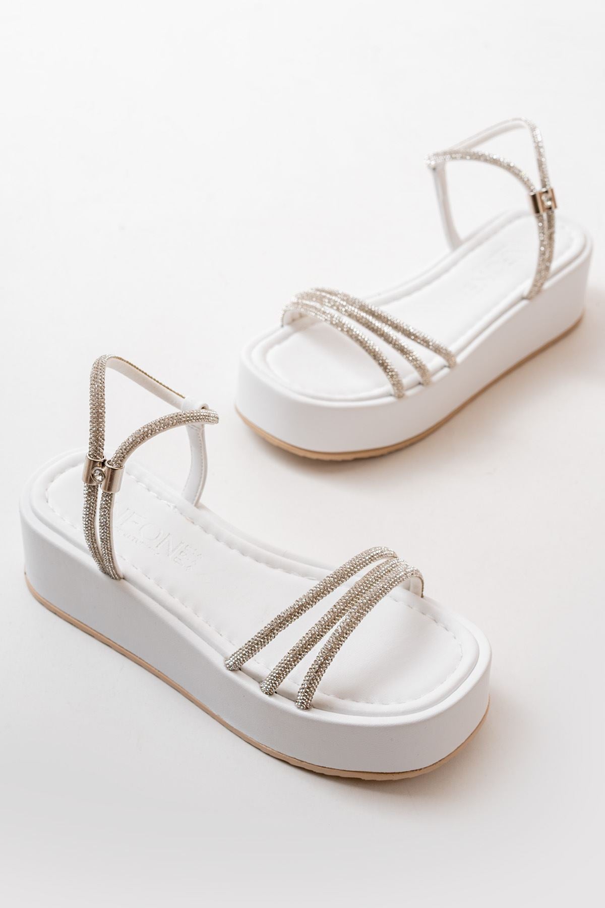 Ayakkabı Aşkı Beyaz Günlük Gümüş Taşlı Dolgu Kadın Sandalet - Ayakkabı Aşkı