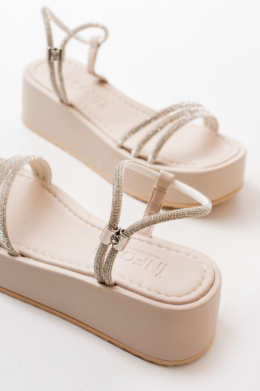 Ayakkabı Aşkı Bej Günlük Gümüş Taşlı Dolgu Kadın Sandalet - Ayakkabı Aşkı