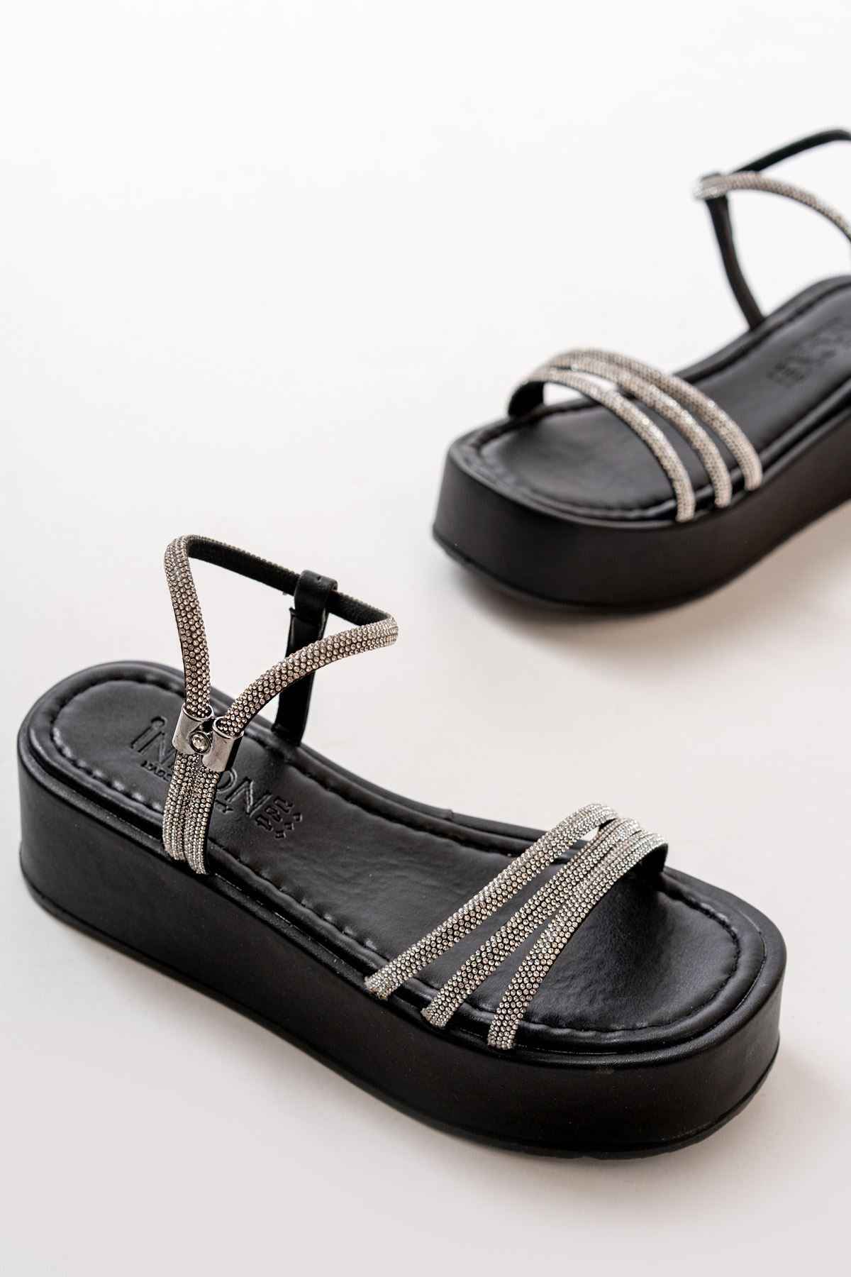 Ayakkabı Aşkı 861-1100 Siyah Günlük Gümüş Taşlı Dolgu Kadın Sandalet