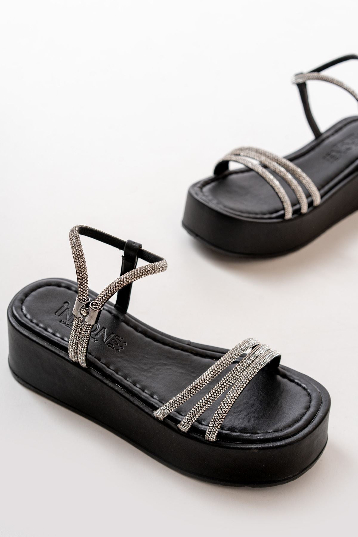 Ayakkabı Aşkı Siyah Günlük Gümüş Taşlı Dolgu Kadın Sandalet