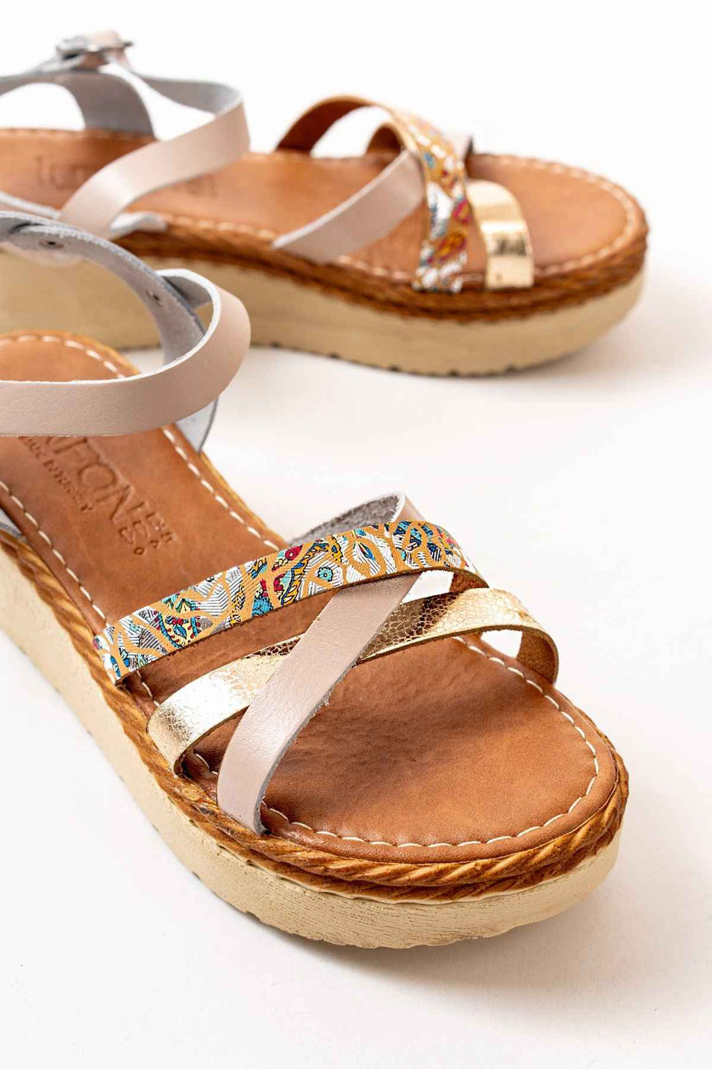 Ayakkabı Aşkı 730-015 Bej Garni Ortopedik Hakiki Deri Dolgu Kadın Sandalet