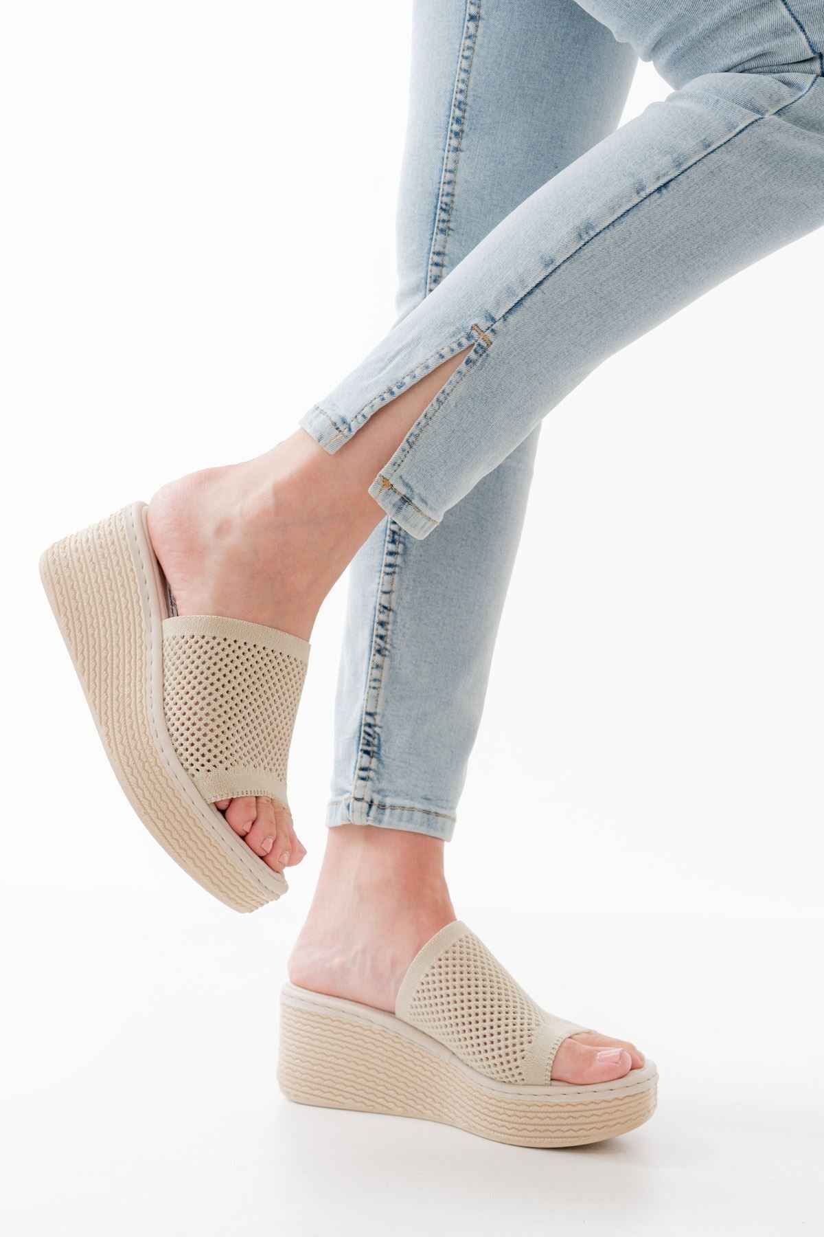 Ayakkabı Aşkı 232-460 Bej Triko Günlük Ortopedik Dolgu Topuk Kadın Terlik