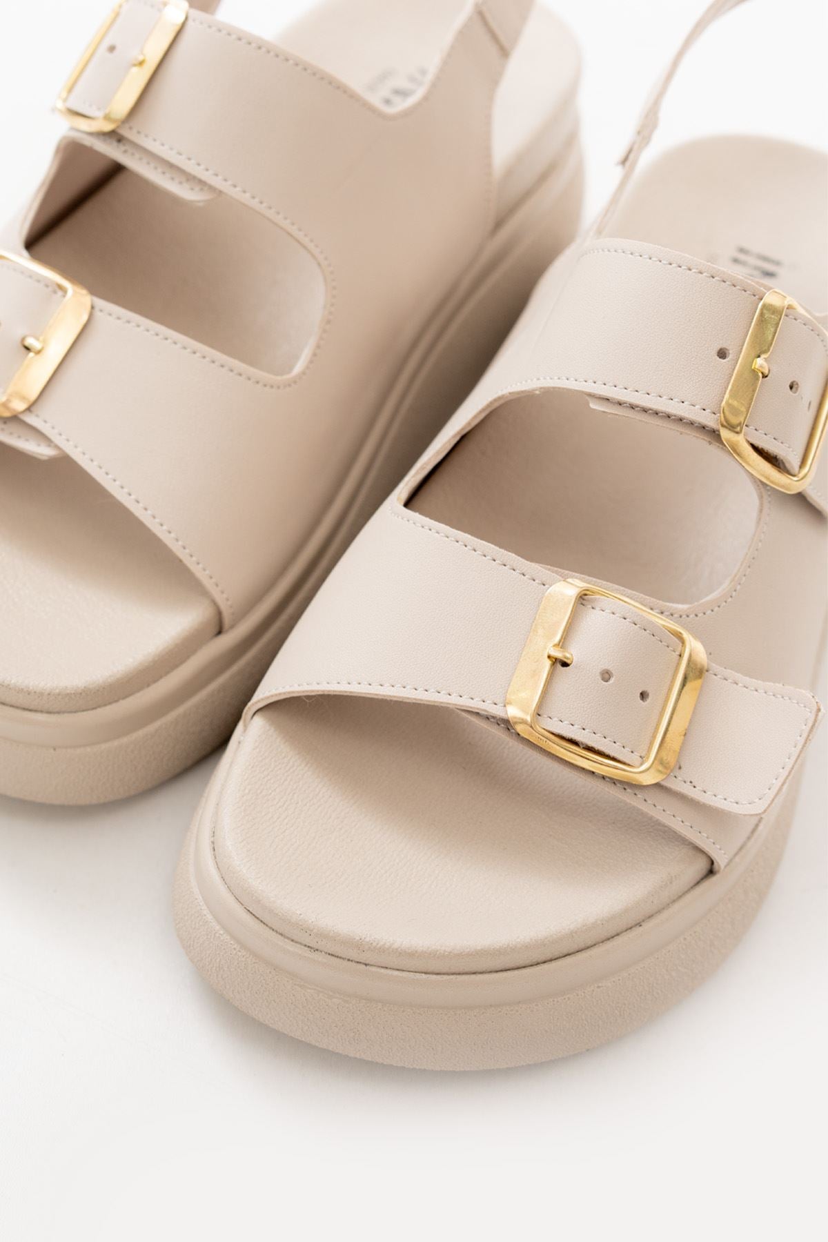 Ayakkabı Aşkı Bej Dolgu Topuk Kadın Sandalet