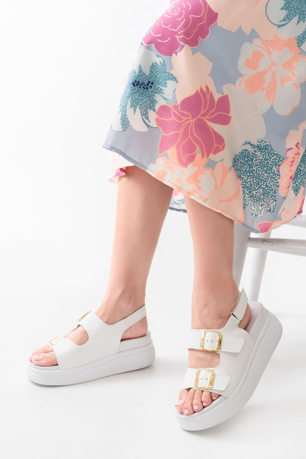 Ayakkabı Aşkı Beyaz Dolgu Topuk Kadın Sandalet - Ayakkabı Aşkı