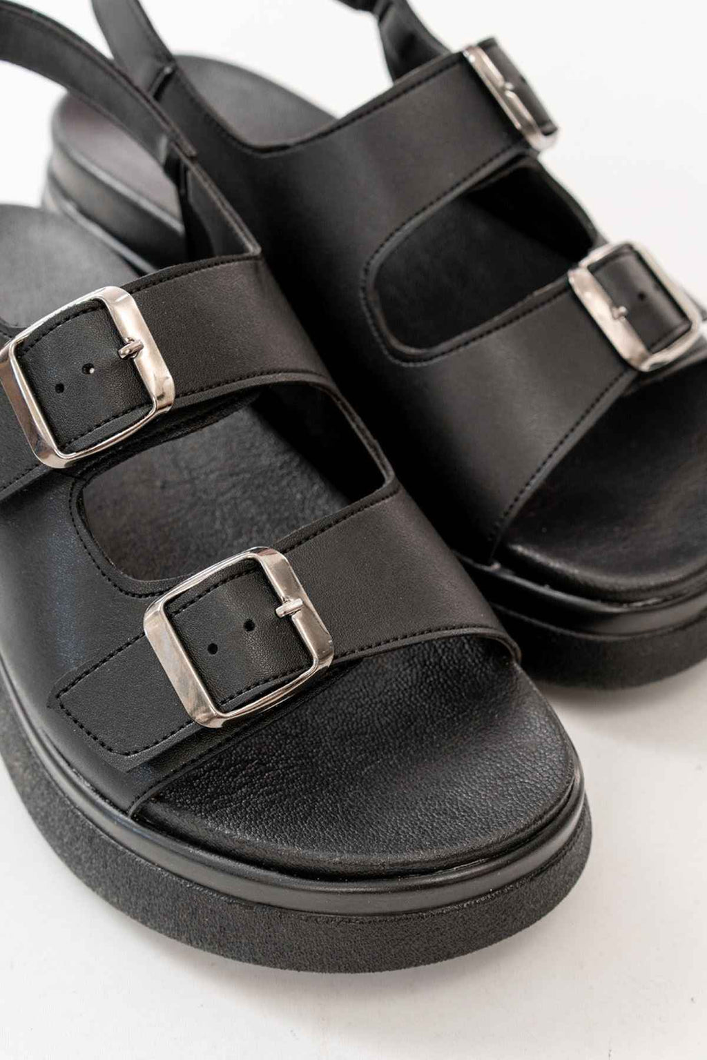 Ayakkabı Aşkı 24422-1185 Siyah Dolgu Topuk Kadın Sandalet