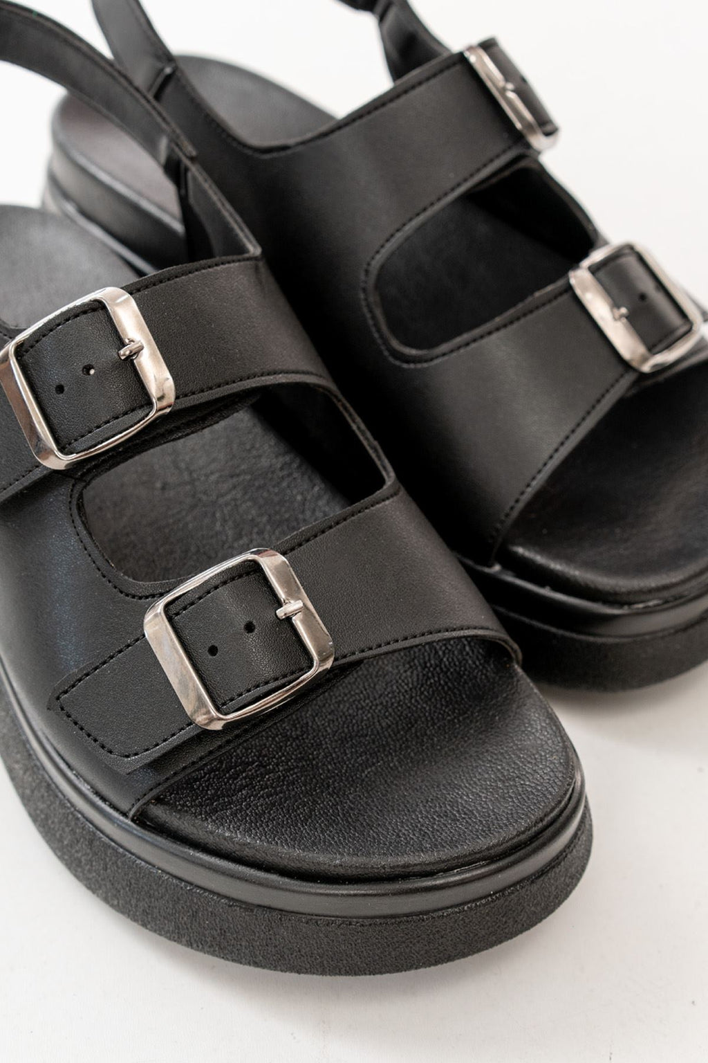 Ayakkabı Aşkı Siyah Dolgu Topuk Kadın Sandalet