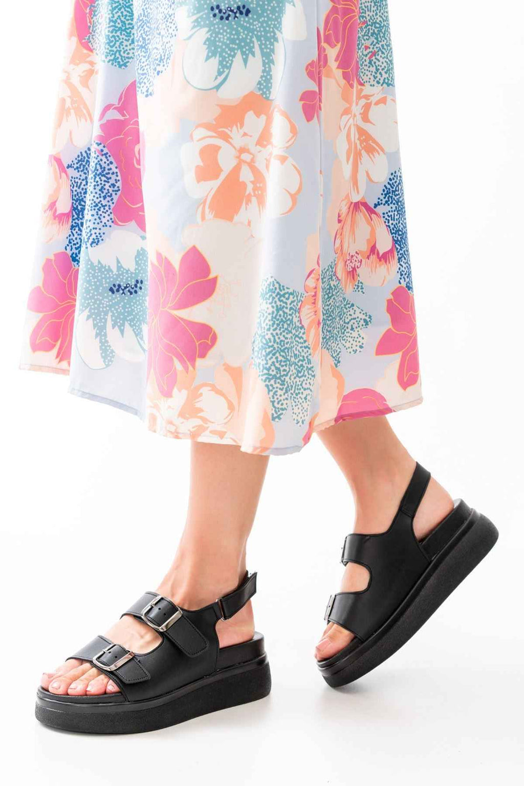 Ayakkabı Aşkı 24422-1185 Siyah Dolgu Topuk Kadın Sandalet