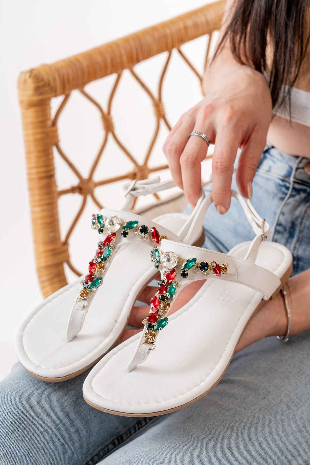 Ayakkabı Aşkı 152-1110 Beyaz Multi Taşlı Parmak Arası Kadın Sandalet