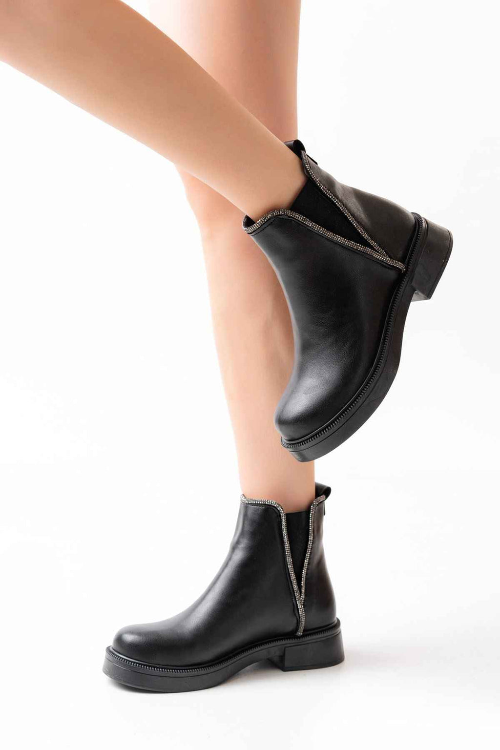 Ayakkabı Aşkı 02-02 Siyah Taş Aksesuarlı Lastikli Günlük Kadın Bot