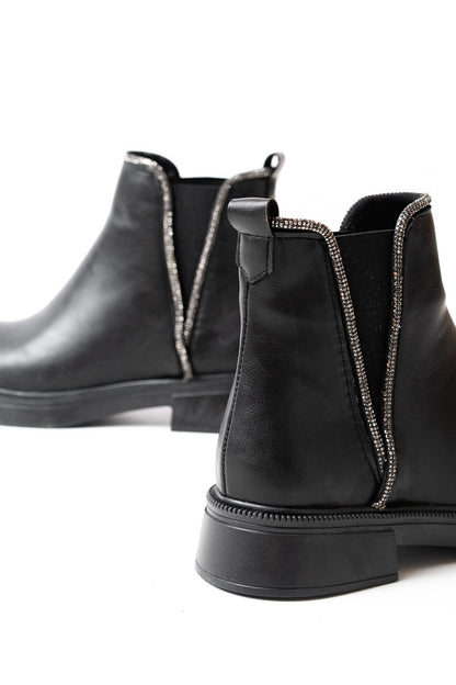 Ayakkabı Aşkı Siyah Taş Aksesuarlı Lastikli Günlük Kadın Bot