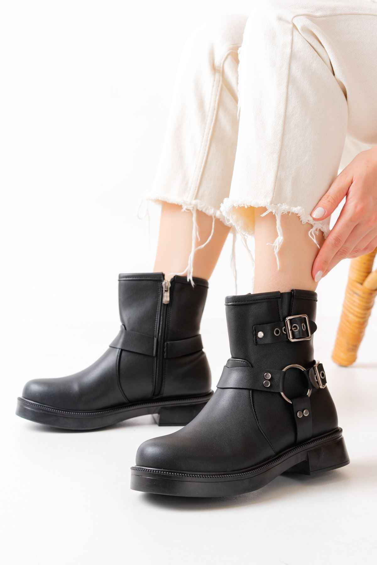 Ayakkabı Aşkı 02-2013 Siyah Toka Aksesuarlı Fermuarlı Günlük Kadın Bot