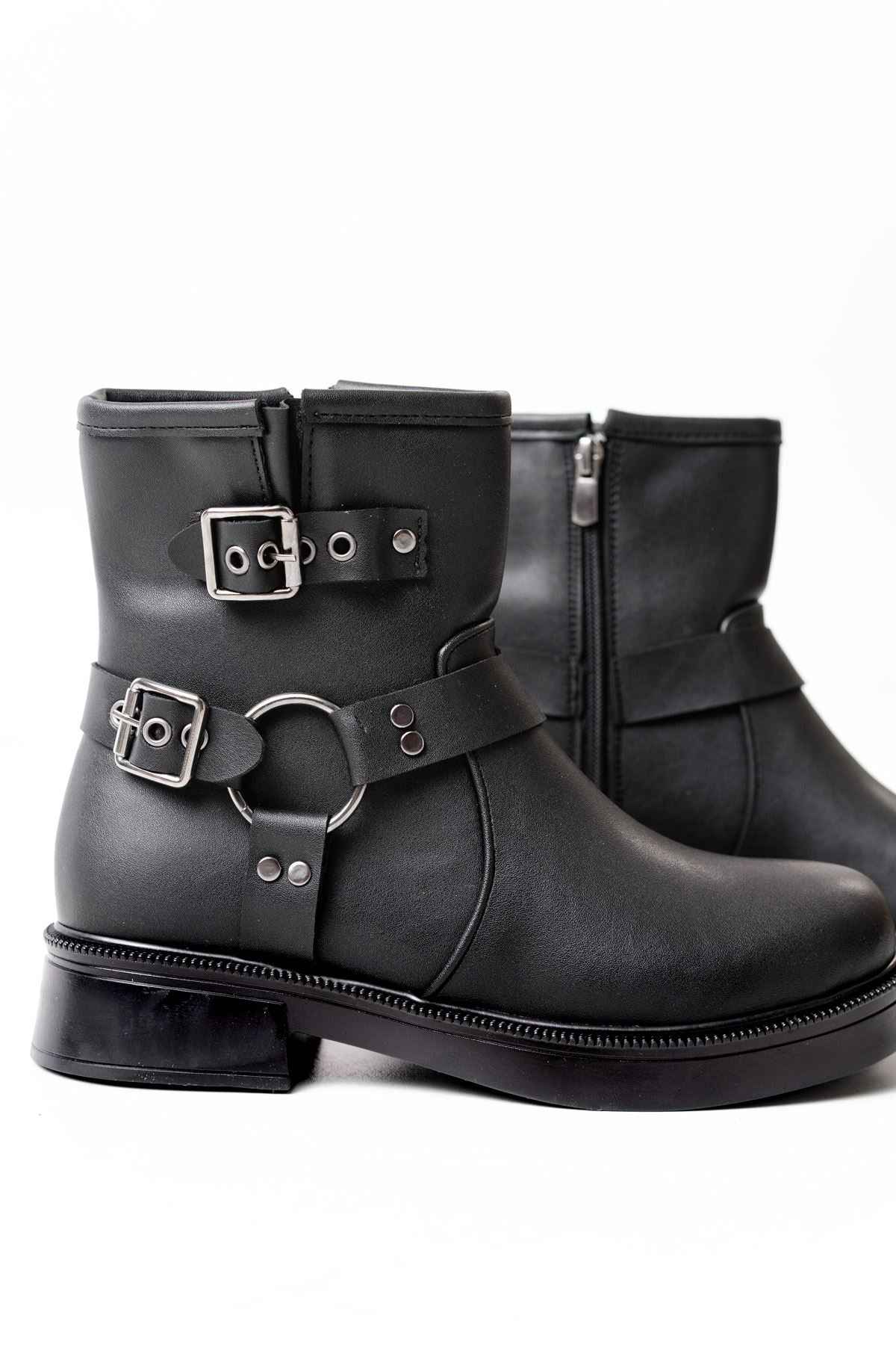 Ayakkabı Aşkı 02-2013 Siyah Toka Aksesuarlı Fermuarlı Günlük Kadın Bot