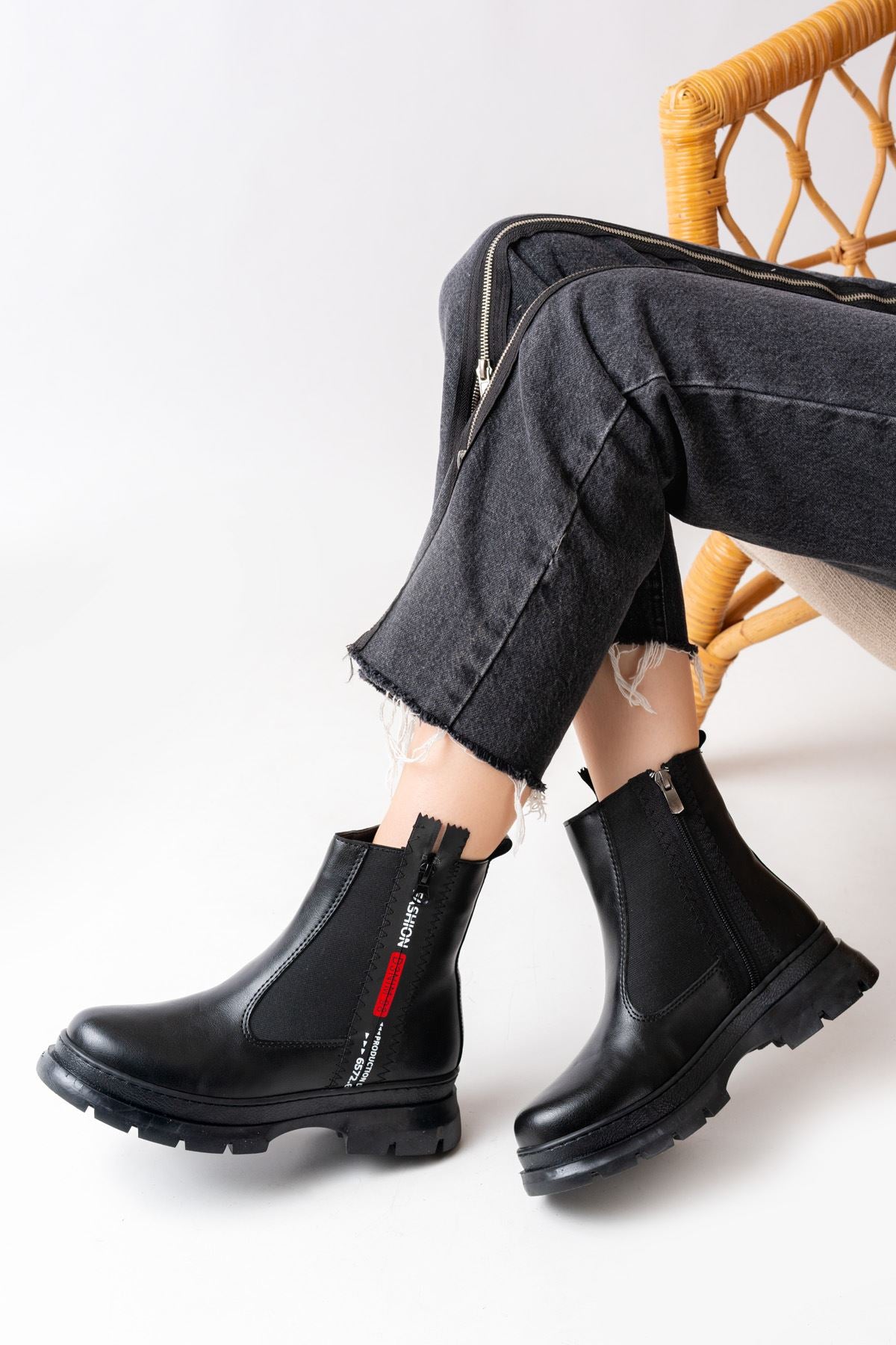 ASM-086 Siyah Fashion Aksesuarlı Fermuarlı Günlük Kadın Bot - Siyah