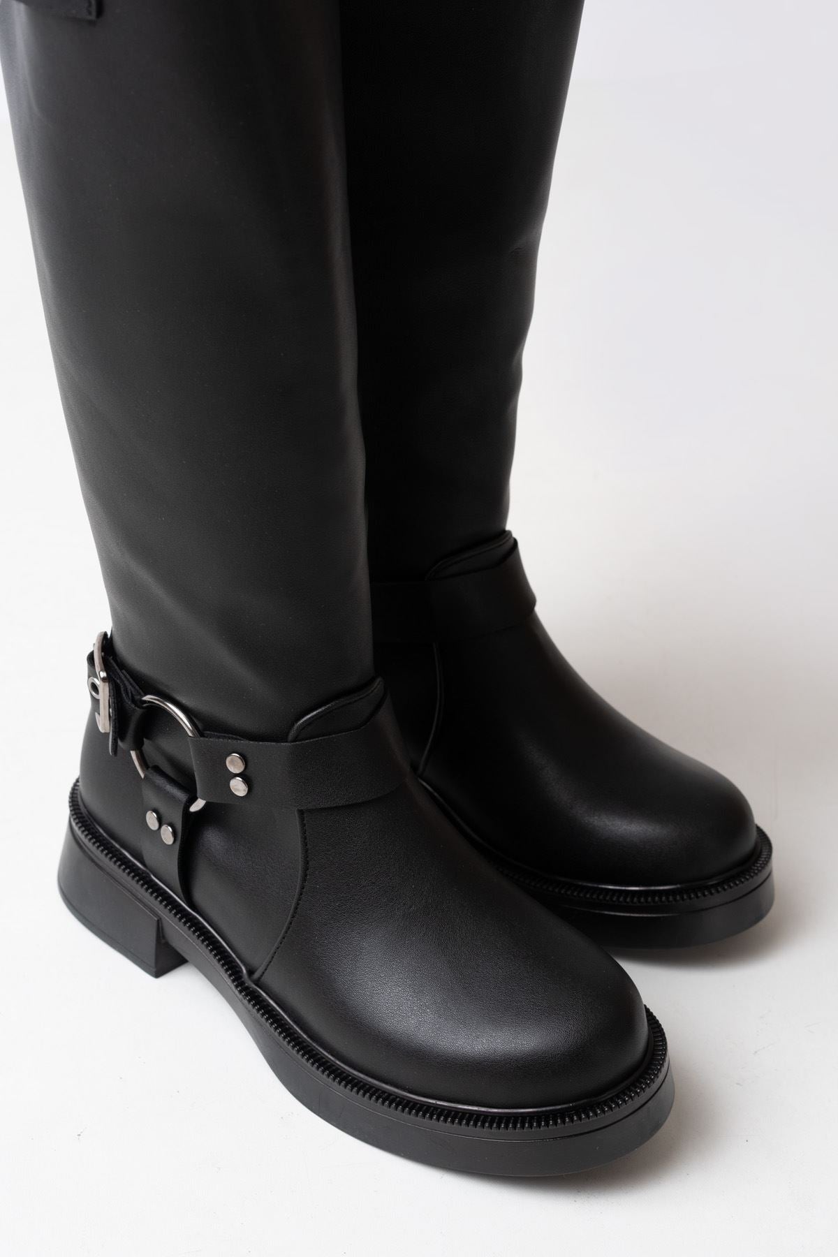 Ayakkabı Aşkı Siyah Toka Aksesuarlı Fermuarlı Günlük Kadın Çizme