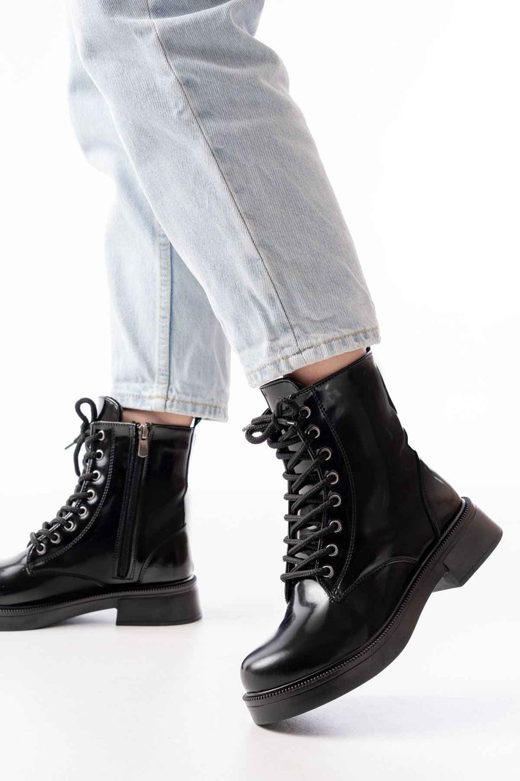 Ayakkabı Aşkı 02-356 Siyah Rugan Düz Topuklu Bağcıklı Fermuarlı Günlük Kadın Bot