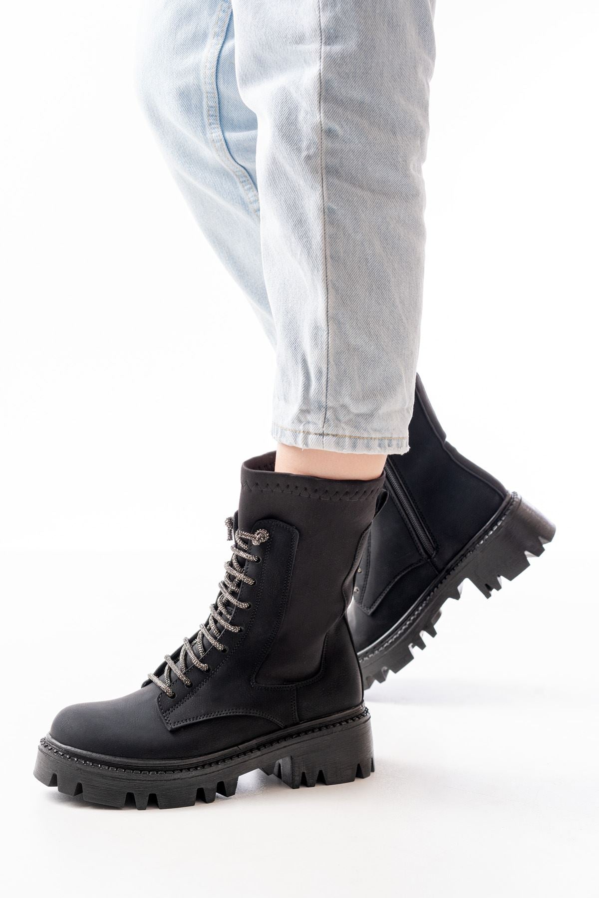 868-2006 Siyah Zümrüt Düz Topuklu Bağcıklı Fermuarlı Günlük Kadın Bot - Siyah